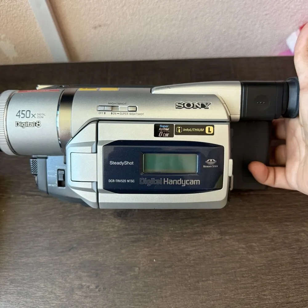 Sony Handycam DCR-TRV520 Digital8 Camcorder Plays Hi8 8mm Transfer Bundle